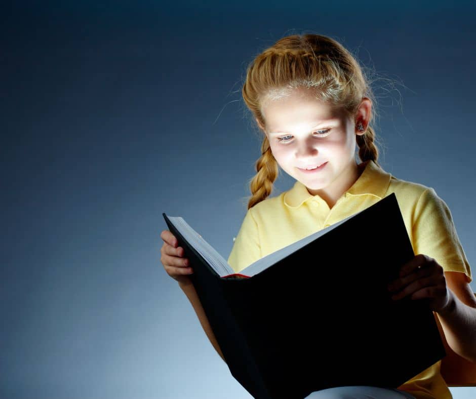 Kind lernt Englisch mit Novakid